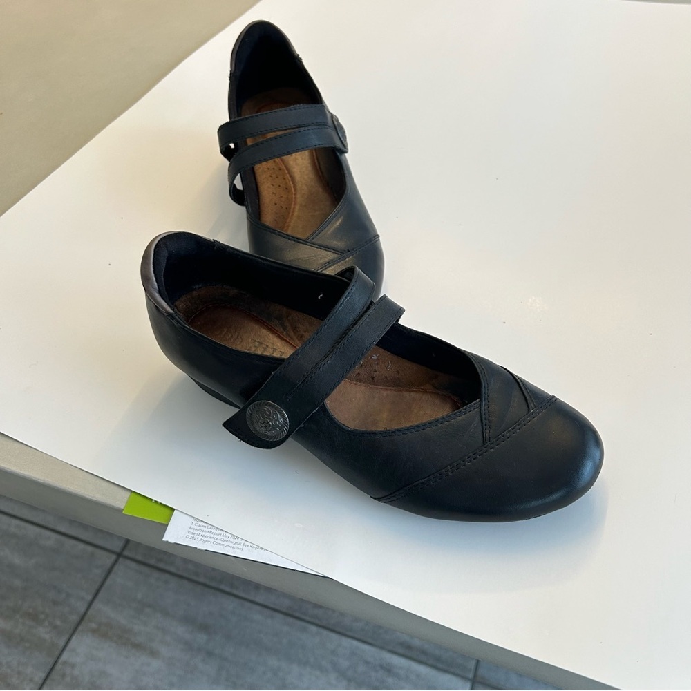 Cobb Hill black Mary Jane Shoe, Size 9 - Picture 3 of 8
